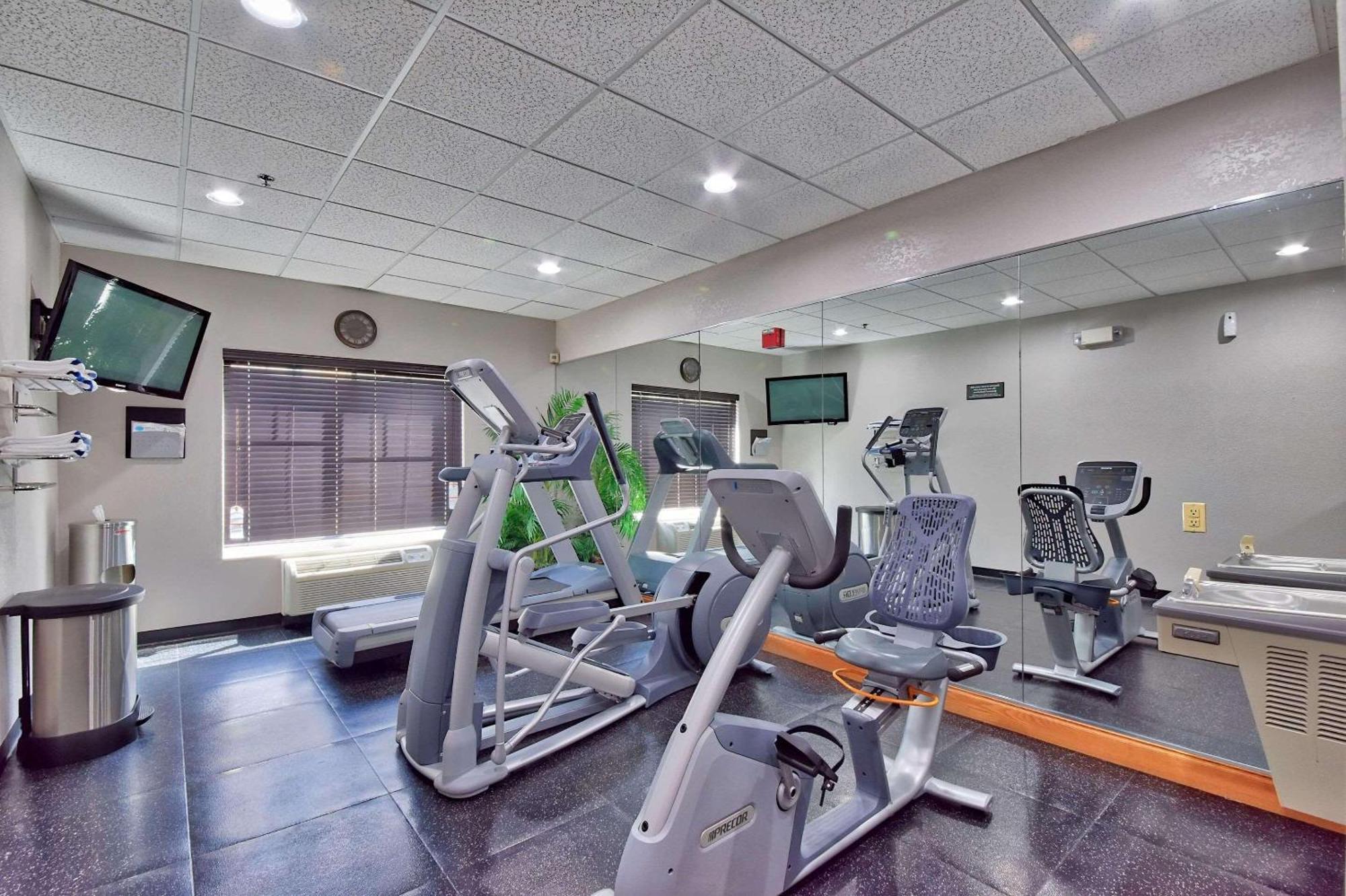 Country & By Radisson Southwest Hotel 3*