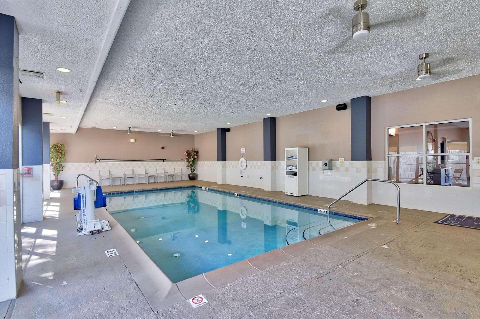 Country & By Radisson Southwest 3*