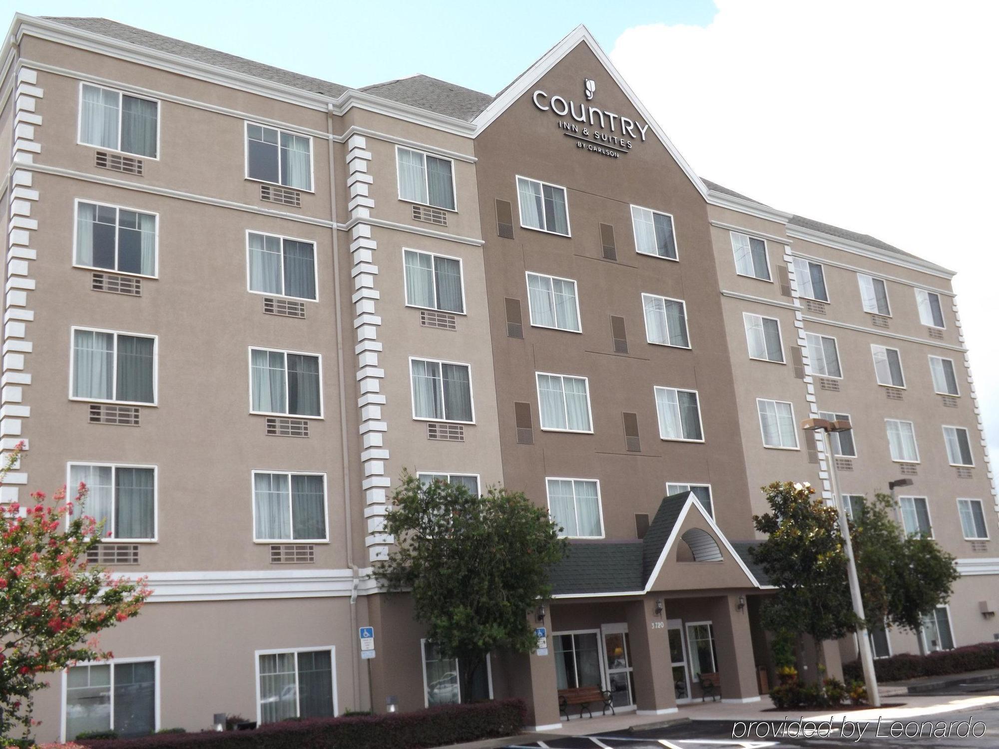 Country & By Radisson Southwest Hotel