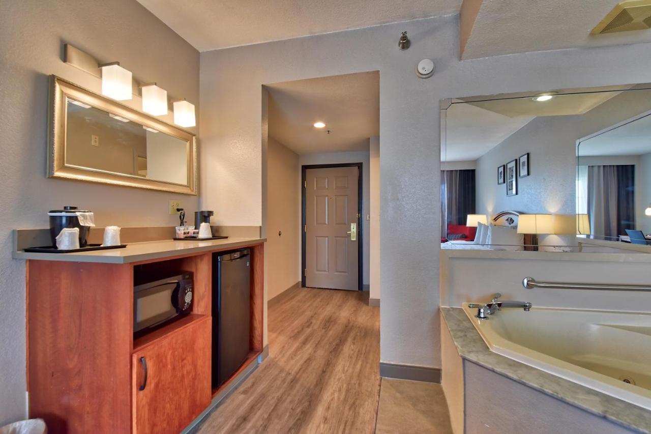 Country & By Radisson Southwest Ocala