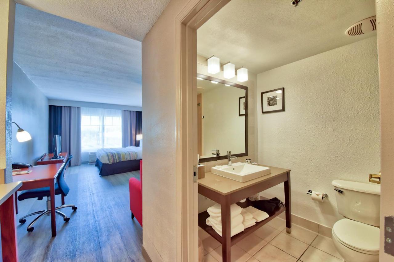 Country & By Radisson Southwest Hotel Ocala