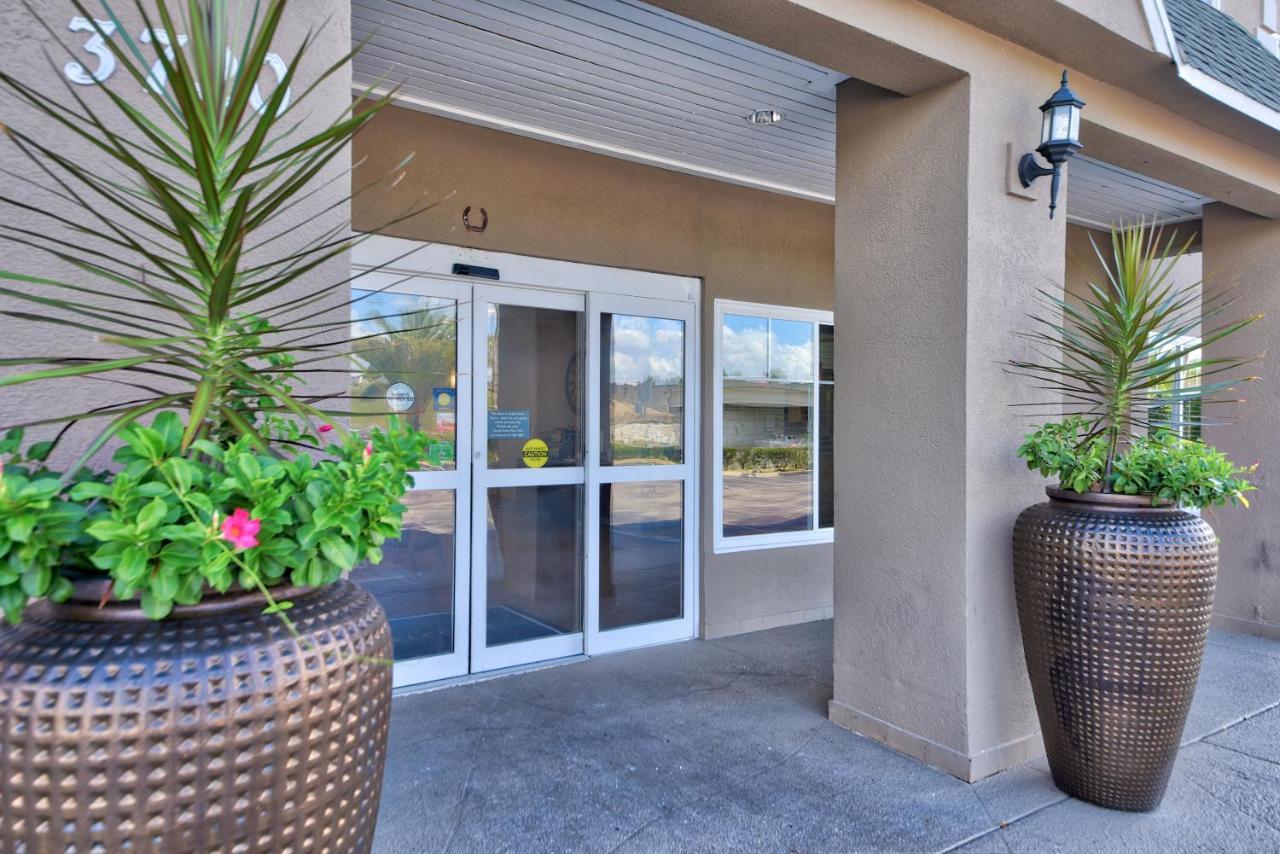 Country & By Radisson Southwest