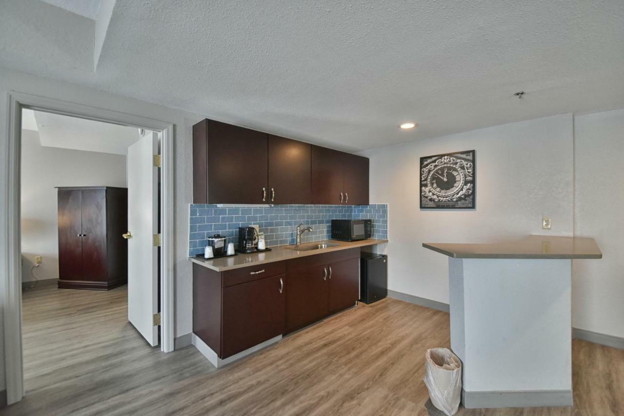 Hotel Country & By Radisson Southwest 3*