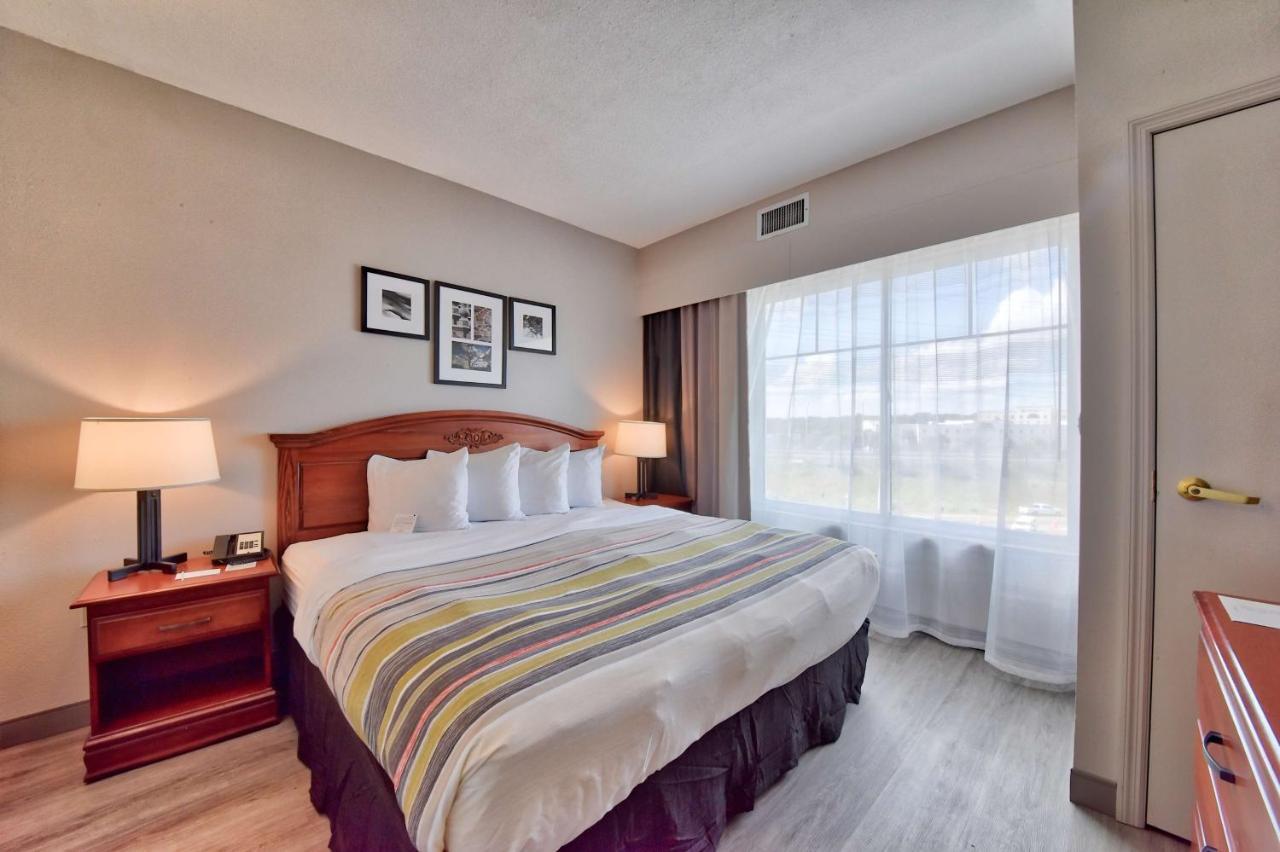 Country & By Radisson Southwest